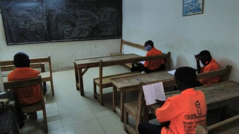 Riapre l’École Unautremonde